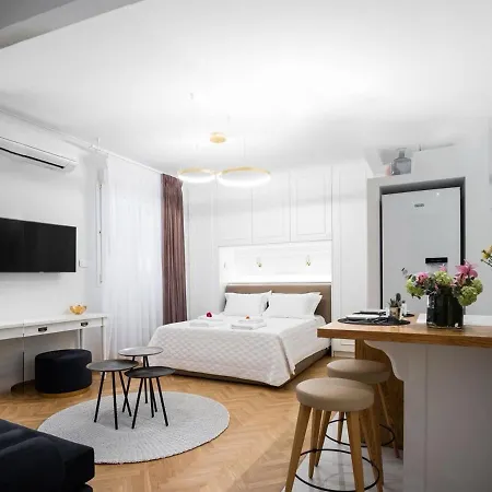Mani Maria Apartment *